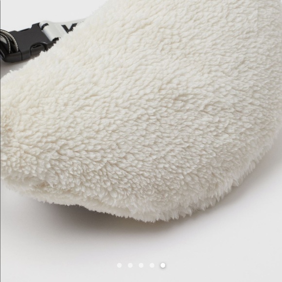 KANGOL x H&M Belt Bag Faux Shearling - Picture 9 of 12